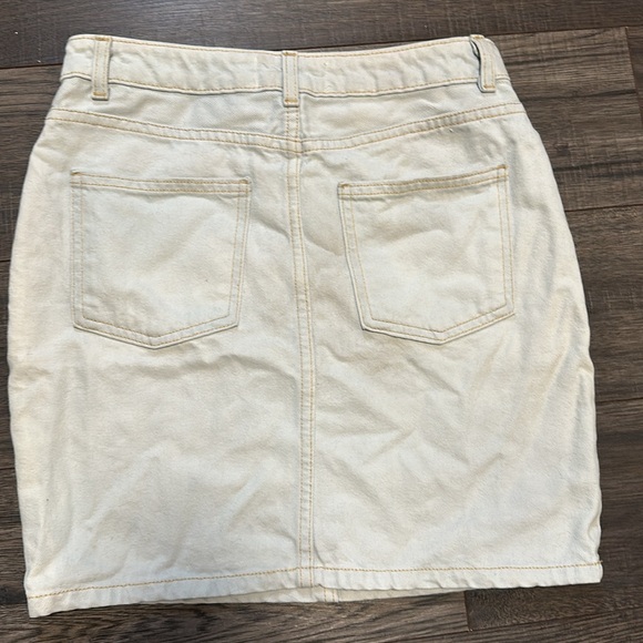 American Apparel JEANS - Light Wash Denim Mini Skirt - Picture 8 of 8